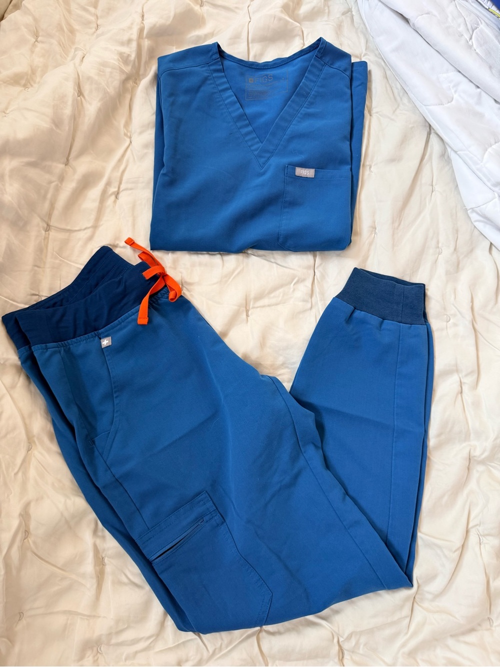 Figs Women's Alps Blue small top and jogger Scrub Set with Orange Drawstring